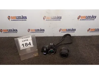 LOTE 184 - 01 CÂMERA NIKON D300 COM LENTE. (NO ESTADO) ATENÇÃO! FAZER A VISITAÇÃO ANTES DE ARREMATAR, NÃO SABEMOS SE FUNCIONA, LEILÃO NÃO TEM GARANTIA E NEM DEVOLUÇÃO, SUJEITO A POSSÍVEIS AVARIAS VISÍVEIS/OCULTAS E/OU AUSÊNCIA DE COMPONENTES