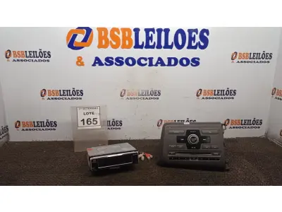LOTE 165 - 02 APARELHOS DE SOM AUTOMOTIVOS. (NO ESTADO) ATENÇÃO! FAZER A VISITAÇÃO ANTES DE ARREMATAR, NÃO SABEMOS SE FUNCIONA, LEILÃO NÃO TEM GARANTIA E NEM DEVOLUÇÃO, SUJEITO A POSSÍVEIS AVARIAS VISÍVEIS/OCULTAS E/OU AUSÊNCIA DE COMPONENTES