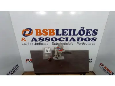 LOTE 221 - 01 MÁQUINA DE CORTAR TECIDO. (NO ESTADO) ATENÇÃO! FAZER A VISITAÇÃO ANTES DE ARREMATAR, NÃO SABEMOS SE FUNCIONA, LEILÃO NÃO TEM GARANTIA E NEM DEVOLUÇÃO, SUJEITO A POSSÍVEIS AVARIAS VISÍVEIS/OCULTAS E/OU AUSÊNCIA DE COMPONENTES.