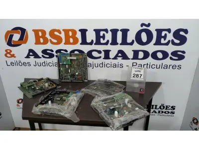 LOTE 287 - 05 PLACAS MÃE. (NO ESTADO) ATENÇÃO! FAZER A VISITAÇÃO ANTES DE ARREMATAR, NÃO SABEMOS SE FUNCIONA, LEILÃO NÃO TEM GARANTIA E NEM DEVOLUÇÃO, SUJEITO A POSSÍVEIS AVARIAS VISÍVEIS/OCULTAS E/OU AUSÊNCIA DE COMPONENTES.