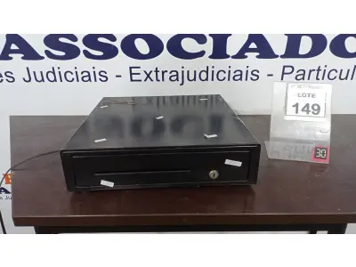 LOTE 149 - 01 GAVETA DE DINHEIRO. (NO ESTADO) ATENÇÃO! FAZER A VISITAÇÃO ANTES DE ARREMATAR, NÃO SABEMOS SE FUNCIONA, LEILÃO NÃO TEM GARANTIA E NEM DEVOLUÇÃO, SUJEITO A POSSÍVEIS AVARIAS VISÍVEIS/OCULTAS E/OU AUSÊNCIA DE COMPONENTES.
