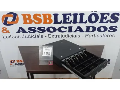 LOTE 105 - 01 GAVETA DE DINHEIRO. (NO ESTADO) ATENÇÃO! FAZER A VISITAÇÃO ANTES DE ARREMATAR, NÃO SABEMOS SE FUNCIONA, LEILÃO NÃO TEM GARANTIA E NEM DEVOLUÇÃO, SUJEITO A POSSÍVEIS AVARIAS VISÍVEIS/OCULTAS E/OU AUSÊNCIA DE COMPONENTES.