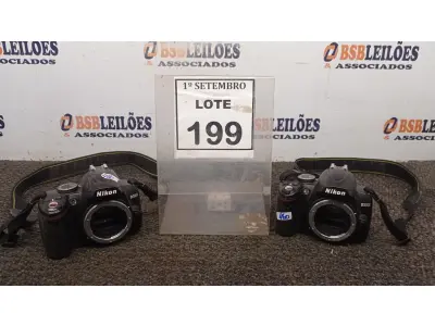 LOTE 199 - 02 CÂMERAS NIKON D300 SEM LENTES. (NO ESTADO) ATENÇÃO! FAZER A VISITAÇÃO ANTES DE ARREMATAR, NÃO SABEMOS SE FUNCIONA, LEILÃO NÃO TEM GARANTIA E NEM DEVOLUÇÃO, SUJEITO A POSSÍVEIS AVARIAS VISÍVEIS/OCULTAS E/OU AUSÊNCIA DE COMPONENTES