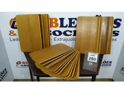LOTE 280 - 20 PLACAS DE MADEIRA. (NO ESTADO) ATENÇÃO! FAZER A VISITAÇÃO ANTES DE ARREMATAR, NÃO SABEMOS SE FUNCIONA, LEILÃO NÃO TEM GARANTIA E NEM DEVOLUÇÃO, SUJEITO A POSSÍVEIS AVARIAS VISÍVEIS/OCULTAS E/OU AUSÊNCIA DE COMPONENTES.