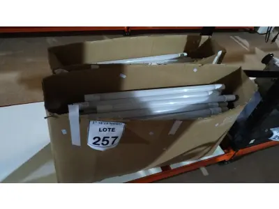 LOTE 257 - 01 LOTE COM GRANDE QUANTIDADE DE LÂMPADAS LED. (NO ESTADO) ATENÇÃO! FAZER A VISITAÇÃO ANTES DE ARREMATAR, NÃO SABEMOS SE FUNCIONA, LEILÃO NÃO TEM GARANTIA E NEM DEVOLUÇÃO, SUJEITO A POSSÍVEIS AVARIAS VISÍVEIS/OCULTAS E/OU AUSÊNCIA DE COMPONENTES.