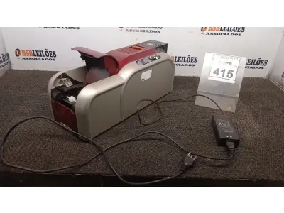 LOTE 415 - 01 IMPRESSORA DE CRACHÁ. (NO ESTADO) ATENÇÃO! FAZER A VISITAÇÃO ANTES DE ARREMATAR, NÃO SABEMOS SE FUNCIONA, LEILÃO NÃO TEM GARANTIA E NEM DEVOLUÇÃO, SUJEITO A POSSÍVEIS AVARIAS VISÍVEIS/OCULTAS E/OU AUSÊNCIA DE COMPONENTES.