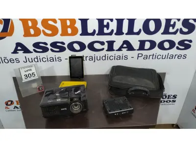 LOTE 305 - 01 PROJETOR MARCA BENQ, 01 MINI PC E 01 TABLET MARCA CCE. (NO ESTADO) ATENÇÃO! FAZER A VISITAÇÃO ANTES DE ARREMATAR, NÃO SABEMOS SE FUNCIONA, LEILÃO NÃO TEM GARANTIA E NEM DEVOLUÇÃO, SUJEITO A POSSÍVEIS AVARIAS VISÍVEIS/OCULTAS E/OU AUSÊNCIA DE COMPONENTES.