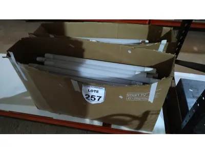 LOTE 257 - 01 LOTE COM GRANDE QUANTIDADE DE LÂMPADAS LED. (NO ESTADO) ATENÇÃO! FAZER A VISITAÇÃO ANTES DE ARREMATAR, NÃO SABEMOS SE FUNCIONA, LEILÃO NÃO TEM GARANTIA E NEM DEVOLUÇÃO, SUJEITO A POSSÍVEIS AVARIAS VISÍVEIS/OCULTAS E/OU AUSÊNCIA DE COMPONENTES.
