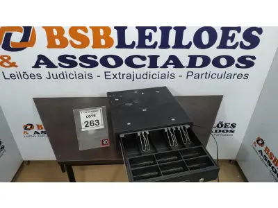LOTE 263 - 01 GAVETA DE DINHEIRO. (NO ESTADO) ATENÇÃO! FAZER A VISITAÇÃO ANTES DE ARREMATAR, NÃO SABEMOS SE FUNCIONA, LEILÃO NÃO TEM GARANTIA E NEM DEVOLUÇÃO, SUJEITO A POSSÍVEIS AVARIAS VISÍVEIS/OCULTAS E/OU AUSÊNCIA DE COMPONENTES.