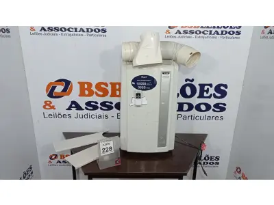 LOTE 228 - 01 AR CONDICIONADO PORTÁTIL COM CONTROLE 12.000 BTUS/H 3520 WATT MARCA PINGUINO. (NO ESTADO) ATENÇÃO! FAZER A VISITAÇÃO ANTES DE ARREMATAR, NÃO SABEMOS SE FUNCIONA, LEILÃO NÃO TEM GARANTIA E NEM DEVOLUÇÃO, SUJEITO A POSSÍVEIS AVARIAS VISÍVEIS/OCULTAS E/OU AUSÊNCIA DE COMPONENTES