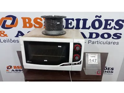 LOTE 147 - 01 FORNO ELÉTRICO E 01 ROLO DE CABO DE AÇO. (NO ESTADO) ATENÇÃO! FAZER A VISITAÇÃO ANTES DE ARREMATAR, NÃO SABEMOS SE FUNCIONA, LEILÃO NÃO TEM GARANTIA E NEM DEVOLUÇÃO, SUJEITO A POSSÍVEIS AVARIAS VISÍVEIS/OCULTAS E/OU AUSÊNCIA DE COMPONENTES.