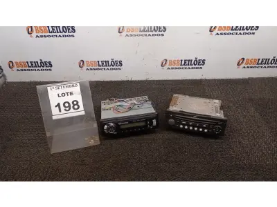 LOTE 198 - 02 APARELHOS DE SOM AUTOMOTIVO. (NO ESTADO) ATENÇÃO! FAZER A VISITAÇÃO ANTES DE ARREMATAR, NÃO SABEMOS SE FUNCIONA, LEILÃO NÃO TEM GARANTIA E NEM DEVOLUÇÃO, SUJEITO A POSSÍVEIS AVARIAS VISÍVEIS/OCULTAS E/OU AUSÊNCIA DE COMPONENTES
