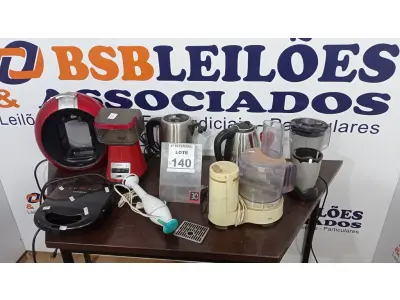 LOTE 140 - 02 GARRAFAS TÉRMICAS, 02 MOTORES DE LIQUIDIFICADOR, 01 COPO DE LIQUIDIFICADOR 01 SANDUICHEIRA, 01 CAFETEIRA, 01 MULTIPROCESSADOR E 01 MIXER. (NO ESTADO) ATENÇÃO! FAZER A VISITAÇÃO ANTES DE ARREMATAR, NÃO SABEMOS SE FUNCIONA, LEILÃO NÃO TEM GARANTIA E NEM DEVOLUÇÃO, SUJEITO A POSSÍVEIS AVARIAS VISÍVEIS/OCULTAS E/OU AUSÊNCIA DE COMPONENTES.