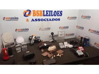 LOTE 167 - 01 LOTE COM VÁRIAS LANTERNAS, CARREGADORES DE PILHA, MASSAGEADORES, BALANÇAS E ELETRÔNICOS DIVERSOS. (NO ESTADO) ATENÇÃO! FAZER A VISITAÇÃO ANTES DE ARREMATAR, NÃO SABEMOS SE FUNCIONA, LEILÃO NÃO TEM GARANTIA E NEM DEVOLUÇÃO, SUJEITO A POSSÍVEIS AVARIAS VISÍVEIS/OCULTAS E/OU AUSÊNCIA DE COMPONENTES