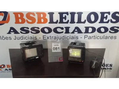 LOTE 081 - 02 MINI TV PORTÁTEIS. (NO ESTADO) ATENÇÃO! FAZER A VISITAÇÃO ANTES DE ARREMATAR, NÃO SABEMOS SE FUNCIONA, LEILÃO NÃO TEM GARANTIA E NEM DEVOLUÇÃO, SUJEITO A POSSÍVEIS AVARIAS VISÍVEIS/OCULTAS E/OU AUSÊNCIA DE COMPONENTES.