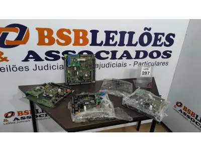 LOTE 287 - 05 PLACAS MÃE. (NO ESTADO) ATENÇÃO! FAZER A VISITAÇÃO ANTES DE ARREMATAR, NÃO SABEMOS SE FUNCIONA, LEILÃO NÃO TEM GARANTIA E NEM DEVOLUÇÃO, SUJEITO A POSSÍVEIS AVARIAS VISÍVEIS/OCULTAS E/OU AUSÊNCIA DE COMPONENTES.