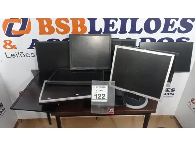 LOTE 122 - 01 LOTE COM VÁRIOS MONITORES DE MARCAS E MODELOS DIVERSOS. (NO ESTADO) ATENÇÃO! FAZER A VISITAÇÃO ANTES DE ARREMATAR, NÃO SABEMOS SE FUNCIONA, LEILÃO NÃO TEM GARANTIA E NEM DEVOLUÇÃO, SUJEITO A POSSÍVEIS AVARIAS VISÍVEIS/OCULTAS E/OU AUSÊNCIA DE COMPONENTES.