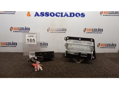 LOTE 165 - 02 APARELHOS DE SOM AUTOMOTIVOS. (NO ESTADO) ATENÇÃO! FAZER A VISITAÇÃO ANTES DE ARREMATAR, NÃO SABEMOS SE FUNCIONA, LEILÃO NÃO TEM GARANTIA E NEM DEVOLUÇÃO, SUJEITO A POSSÍVEIS AVARIAS VISÍVEIS/OCULTAS E/OU AUSÊNCIA DE COMPONENTES