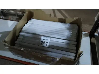LOTE 251 - 01 LOTE COM GRANDE QUANTIDADE DE LÂMPADAS LED. (NO ESTADO) ATENÇÃO! FAZER A VISITAÇÃO ANTES DE ARREMATAR, NÃO SABEMOS SE FUNCIONA, LEILÃO NÃO TEM GARANTIA E NEM DEVOLUÇÃO, SUJEITO A POSSÍVEIS AVARIAS VISÍVEIS/OCULTAS E/OU AUSÊNCIA DE COMPONENTES.