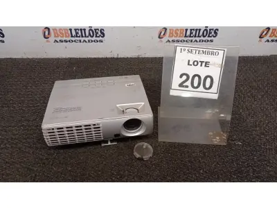 LOTE 200 - 01 PROJETOR MARCA LG. (NO ESTADO) ATENÇÃO! FAZER A VISITAÇÃO ANTES DE ARREMATAR, NÃO SABEMOS SE FUNCIONA, LEILÃO NÃO TEM GARANTIA E NEM DEVOLUÇÃO, SUJEITO A POSSÍVEIS AVARIAS VISÍVEIS/OCULTAS E/OU AUSÊNCIA DE COMPONENTES