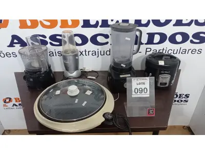 LOTE 090 - 02 PANELAS ELÉTRICAS, 02 LIQUIDIFICADORES E 01 PROCESSADOR DE ALIMENTOS. (NO ESTADO) ATENÇÃO! FAZER A VISITAÇÃO ANTES DE ARREMATAR, NÃO SABEMOS SE FUNCIONA, LEILÃO NÃO TEM GARANTIA E NEM DEVOLUÇÃO, SUJEITO A POSSÍVEIS AVARIAS VISÍVEIS/OCULTAS E/OU AUSÊNCIA DE COMPONENTES.