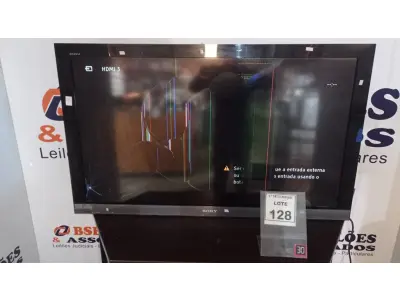 LOTE 128 - 01 TV LCD 46’’ MARCA SONY. (NO ESTADO) ATENÇÃO! FAZER A VISITAÇÃO ANTES DE ARREMATAR, NÃO SABEMOS SE FUNCIONA, LEILÃO NÃO TEM GARANTIA E NEM DEVOLUÇÃO, SUJEITO A POSSÍVEIS AVARIAS VISÍVEIS/OCULTAS E/OU AUSÊNCIA DE COMPONENTES.