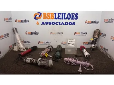 LOTE 214 - 01 LOTE COM VÁRIAS ESCOVAS DE CABELO ELÉTRICO. (NO ESTADO) ATENÇÃO! FAZER A VISITAÇÃO ANTES DE ARREMATAR, NÃO SABEMOS SE FUNCIONA, LEILÃO NÃO TEM GARANTIA E NEM DEVOLUÇÃO, SUJEITO A POSSÍVEIS AVARIAS VISÍVEIS/OCULTAS E/OU AUSÊNCIA DE COMPONENTES