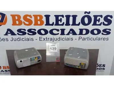 LOTE 139 - 02 PROJETORES MARCA INFOCUS. (NO ESTADO) ATENÇÃO! FAZER A VISITAÇÃO ANTES DE ARREMATAR, NÃO SABEMOS SE FUNCIONA, LEILÃO NÃO TEM GARANTIA E NEM DEVOLUÇÃO, SUJEITO A POSSÍVEIS AVARIAS VISÍVEIS/OCULTAS E/OU AUSÊNCIA DE COMPONENTES.