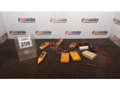 LOTE 206 - 02 MULTÍMETROS, 04 LOCALIZADORES DE CABO, 01 CARREGADOR DE BATERIAS E 01 TRANSMISSOR FM BLUETOOTH. (NO ESTADO) ATENÇÃO! FAZER A VISITAÇÃO ANTES DE ARREMATAR, NÃO SABEMOS SE FUNCIONA, LEILÃO NÃO TEM GARANTIA E NEM DEVOLUÇÃO, SUJEITO A POSSÍVEIS AVARIAS VISÍVEIS/OCULTAS E/OU AUSÊNCIA DE COMPONENTES