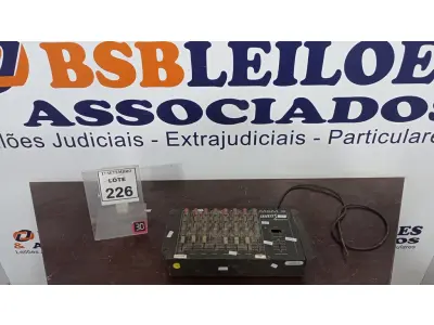 LOTE 226 - 01 MESA DE SOM MXM 8. (NO ESTADO) ATENÇÃO! FAZER A VISITAÇÃO ANTES DE ARREMATAR, NÃO SABEMOS SE FUNCIONA, LEILÃO NÃO TEM GARANTIA E NEM DEVOLUÇÃO, SUJEITO A POSSÍVEIS AVARIAS VISÍVEIS/OCULTAS E/OU AUSÊNCIA DE COMPONENTES