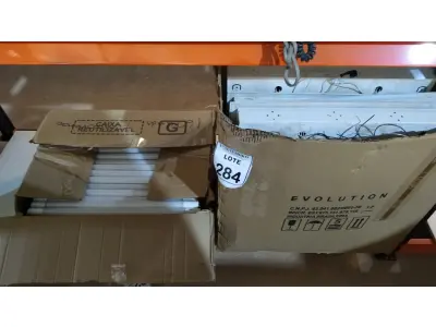 LOTE 284 - 01 LOTE COM GRANDE QUANTIDADE DE CALHAS E LÂMPADAS DE LED. (NO ESTADO) ATENÇÃO! FAZER A VISITAÇÃO ANTES DE ARREMATAR, NÃO SABEMOS SE FUNCIONA, LEILÃO NÃO TEM GARANTIA E NEM DEVOLUÇÃO, SUJEITO A POSSÍVEIS AVARIAS VISÍVEIS/OCULTAS E/OU AUSÊNCIA DE COMPONENTES