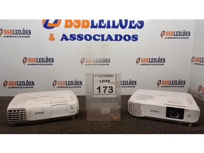 LOTE 173 - 02 PROJETORES MARCA EPSON. (NO ESTADO) ATENÇÃO! FAZER A VISITAÇÃO ANTES DE ARREMATAR, NÃO SABEMOS SE FUNCIONA, LEILÃO NÃO TEM GARANTIA E NEM DEVOLUÇÃO, SUJEITO A POSSÍVEIS AVARIAS VISÍVEIS/OCULTAS E/OU AUSÊNCIA DE COMPONENTES