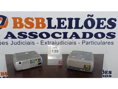 LOTE 139 - 02 PROJETORES MARCA INFOCUS. (NO ESTADO) ATENÇÃO! FAZER A VISITAÇÃO ANTES DE ARREMATAR, NÃO SABEMOS SE FUNCIONA, LEILÃO NÃO TEM GARANTIA E NEM DEVOLUÇÃO, SUJEITO A POSSÍVEIS AVARIAS VISÍVEIS/OCULTAS E/OU AUSÊNCIA DE COMPONENTES.