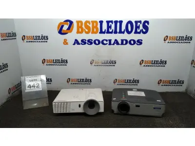 LOTE 442 - 01 PROJETOR MARCA EPSON E 01 PROJETOR MARCA LG. (NO ESTADO) ATENÇÃO! FAZER A VISITAÇÃO ANTES DE ARREMATAR, NÃO SABEMOS SE FUNCIONA, LEILÃO NÃO TEM GARANTIA E NEM DEVOLUÇÃO, SUJEITO A POSSÍVEIS AVARIAS VISÍVEIS/OCULTAS E/OU AUSÊNCIA DE COMPONENTES.