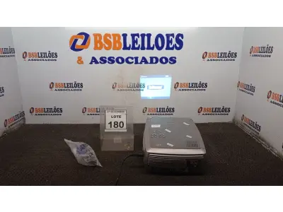 LOTE 180 - 01 PROJETOR MARCA INFOCUS COM CABOS. (NO ESTADO) ATENÇÃO! FAZER A VISITAÇÃO ANTES DE ARREMATAR, NÃO SABEMOS SE FUNCIONA, LEILÃO NÃO TEM GARANTIA E NEM DEVOLUÇÃO, SUJEITO A POSSÍVEIS AVARIAS VISÍVEIS/OCULTAS E/OU AUSÊNCIA DE COMPONENTES