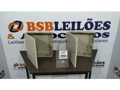 LOTE 286 - 02 QUADROS DE DISTRIBUIÇÃO DE METAL. (NO ESTADO) ATENÇÃO! FAZER A VISITAÇÃO ANTES DE ARREMATAR, NÃO SABEMOS SE FUNCIONA, LEILÃO NÃO TEM GARANTIA E NEM DEVOLUÇÃO, SUJEITO A POSSÍVEIS AVARIAS VISÍVEIS/OCULTAS E/OU AUSÊNCIA DE COMPONENTES.