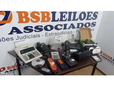 LOTE 158 - 01 LOTE COM VÁRIOS APARELHOS DE TELEFONE, CALCULADORAS E ÓCULOS VR. (NO ESTADO) ATENÇÃO! FAZER A VISITAÇÃO ANTES DE ARREMATAR, NÃO SABEMOS SE FUNCIONA, LEILÃO NÃO TEM GARANTIA E NEM DEVOLUÇÃO, SUJEITO A POSSÍVEIS AVARIAS VISÍVEIS/OCULTAS E/OU AUSÊNCIA DE COMPONENTES.