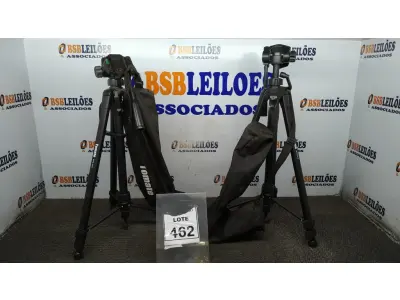 LOTE 462 - 02 TRIPÉS PARA CÂMERAS MARCA TOMATE. (NO ESTADO) ATENÇÃO! FAZER A VISITAÇÃO ANTES DE ARREMATAR, NÃO SABEMOS SE FUNCIONA, LEILÃO NÃO TEM GARANTIA E NEM DEVOLUÇÃO, SUJEITO A POSSÍVEIS AVARIAS VISÍVEIS/OCULTAS E/OU AUSÊNCIA DE COMPONENTES.