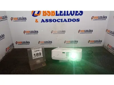 LOTE 189 - 01 PROJETOR COM CABOS MARCA NEC. (NO ESTADO) ATENÇÃO! FAZER A VISITAÇÃO ANTES DE ARREMATAR, NÃO SABEMOS SE FUNCIONA, LEILÃO NÃO TEM GARANTIA E NEM DEVOLUÇÃO, SUJEITO A POSSÍVEIS AVARIAS VISÍVEIS/OCULTAS E/OU AUSÊNCIA DE COMPONENTES