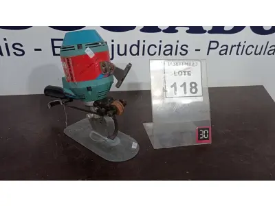 LOTE 118 - 01 MÁQUINA DE CORTAR TECIDO. (NO ESTADO) ATENÇÃO! FAZER A VISITAÇÃO ANTES DE ARREMATAR, NÃO SABEMOS SE FUNCIONA, LEILÃO NÃO TEM GARANTIA E NEM DEVOLUÇÃO, SUJEITO A POSSÍVEIS AVARIAS VISÍVEIS/OCULTAS E/OU AUSÊNCIA DE COMPONENTES.