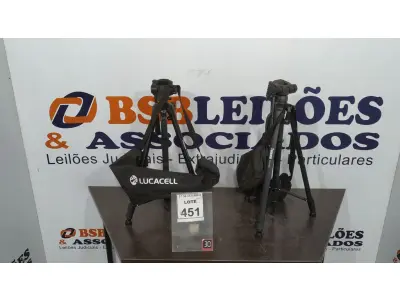 LOTE 451 - 02 TRIPÉS PARA CÂMERAS MARCA TOMATE. (NO ESTADO) ATENÇÃO! FAZER A VISITAÇÃO ANTES DE ARREMATAR, NÃO SABEMOS SE FUNCIONA, LEILÃO NÃO TEM GARANTIA E NEM DEVOLUÇÃO, SUJEITO A POSSÍVEIS AVARIAS VISÍVEIS/OCULTAS E/OU AUSÊNCIA DE COMPONENTES.
