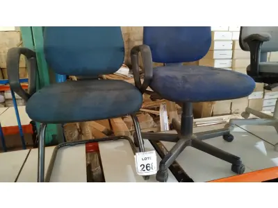 LOTE 268 - 02 CADEIRAS EXECUTIVAS SENDO 01 COM RODINHAS. (NO ESTADO) ATENÇÃO! FAZER A VISITAÇÃO ANTES DE ARREMATAR, NÃO SABEMOS SE FUNCIONA, LEILÃO NÃO TEM GARANTIA E NEM DEVOLUÇÃO, SUJEITO A POSSÍVEIS AVARIAS VISÍVEIS/OCULTAS E/OU AUSÊNCIA DE COMPONENTES.