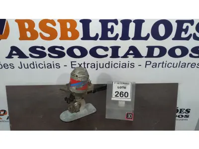 LOTE 260 - 01 MÁQUINA DE CORTAR TECIDO. (NO ESTADO) ATENÇÃO! FAZER A VISITAÇÃO ANTES DE ARREMATAR, NÃO SABEMOS SE FUNCIONA, LEILÃO NÃO TEM GARANTIA E NEM DEVOLUÇÃO, SUJEITO A POSSÍVEIS AVARIAS VISÍVEIS/OCULTAS E/OU AUSÊNCIA DE COMPONENTES.