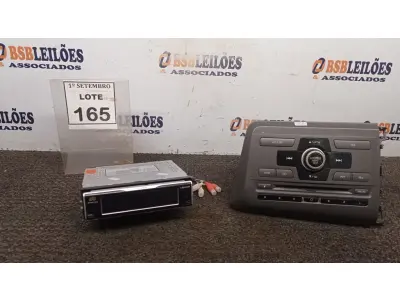 LOTE 165 - 02 APARELHOS DE SOM AUTOMOTIVOS. (NO ESTADO) ATENÇÃO! FAZER A VISITAÇÃO ANTES DE ARREMATAR, NÃO SABEMOS SE FUNCIONA, LEILÃO NÃO TEM GARANTIA E NEM DEVOLUÇÃO, SUJEITO A POSSÍVEIS AVARIAS VISÍVEIS/OCULTAS E/OU AUSÊNCIA DE COMPONENTES