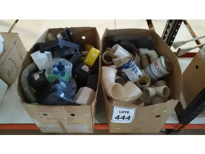 LOTE 444 - 01 LOTE COM GRANDE QUANTIDADE DE CONEXÕES HIDRÁULICAS MEDIDAS DIVERSAS E CAIXINHAS DE PASSAGEM DE FIO E MATERIAIS ELÉTRICOS DIVERSOS. (NO ESTADO) ATENÇÃO! FAZER A VISITAÇÃO ANTES DE ARREMATAR, NÃO SABEMOS SE FUNCIONA, LEILÃO NÃO TEM GARANTIA E NEM DEVOLUÇÃO, SUJEITO A POSSÍVEIS AVARIAS VISÍVEIS/OCULTAS E/OU AUSÊNCIA DE COMPONENTES.