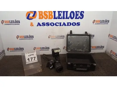 LOTE 177 - 01 CÂMERA NIKON D300 COM FLASH E CASE. (NO ESTADO) ATENÇÃO! FAZER A VISITAÇÃO ANTES DE ARREMATAR, NÃO SABEMOS SE FUNCIONA, LEILÃO NÃO TEM GARANTIA E NEM DEVOLUÇÃO, SUJEITO A POSSÍVEIS AVARIAS VISÍVEIS/OCULTAS E/OU AUSÊNCIA DE COMPONENTES