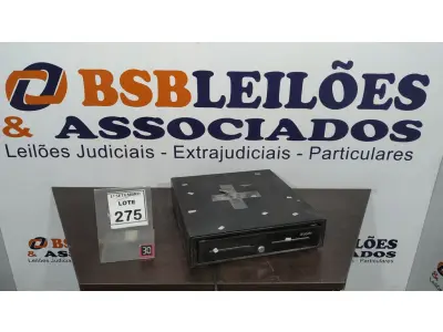 LOTE 275 - 01 GAVETA DE DINHEIRO. (NO ESTADO) ATENÇÃO! FAZER A VISITAÇÃO ANTES DE ARREMATAR, NÃO SABEMOS SE FUNCIONA, LEILÃO NÃO TEM GARANTIA E NEM DEVOLUÇÃO, SUJEITO A POSSÍVEIS AVARIAS VISÍVEIS/OCULTAS E/OU AUSÊNCIA DE COMPONENTES.