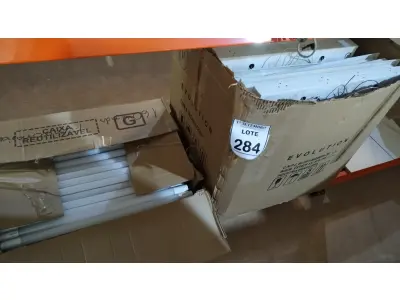 LOTE 284 - 01 LOTE COM GRANDE QUANTIDADE DE CALHAS E LÂMPADAS DE LED. (NO ESTADO) ATENÇÃO! FAZER A VISITAÇÃO ANTES DE ARREMATAR, NÃO SABEMOS SE FUNCIONA, LEILÃO NÃO TEM GARANTIA E NEM DEVOLUÇÃO, SUJEITO A POSSÍVEIS AVARIAS VISÍVEIS/OCULTAS E/OU AUSÊNCIA DE COMPONENTES