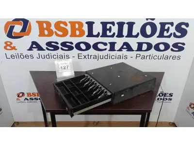 LOTE 127 - 01 GAVETA DE DINHEIRO. (NO ESTADO) ATENÇÃO! FAZER A VISITAÇÃO ANTES DE ARREMATAR, NÃO SABEMOS SE FUNCIONA, LEILÃO NÃO TEM GARANTIA E NEM DEVOLUÇÃO, SUJEITO A POSSÍVEIS AVARIAS VISÍVEIS/OCULTAS E/OU AUSÊNCIA DE COMPONENTES.