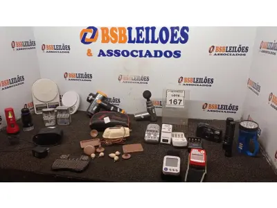 LOTE 167 - 01 LOTE COM VÁRIAS LANTERNAS, CARREGADORES DE PILHA, MASSAGEADORES, BALANÇAS E ELETRÔNICOS DIVERSOS. (NO ESTADO) ATENÇÃO! FAZER A VISITAÇÃO ANTES DE ARREMATAR, NÃO SABEMOS SE FUNCIONA, LEILÃO NÃO TEM GARANTIA E NEM DEVOLUÇÃO, SUJEITO A POSSÍVEIS AVARIAS VISÍVEIS/OCULTAS E/OU AUSÊNCIA DE COMPONENTES